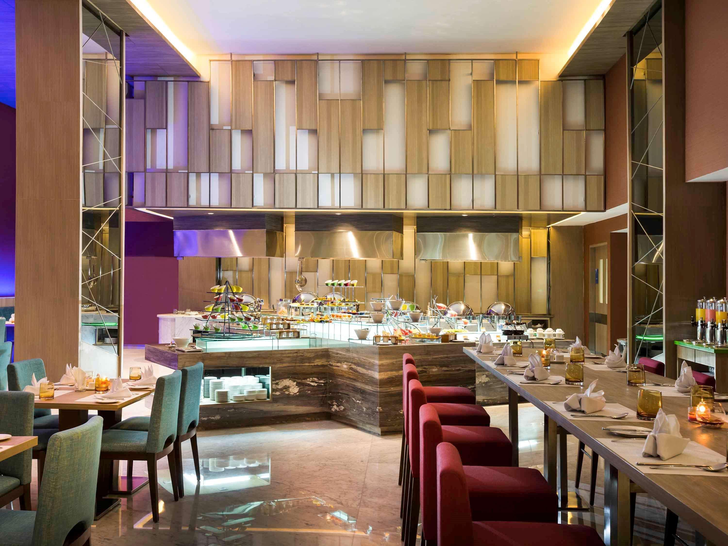 Novotel Grand Shayla 4*