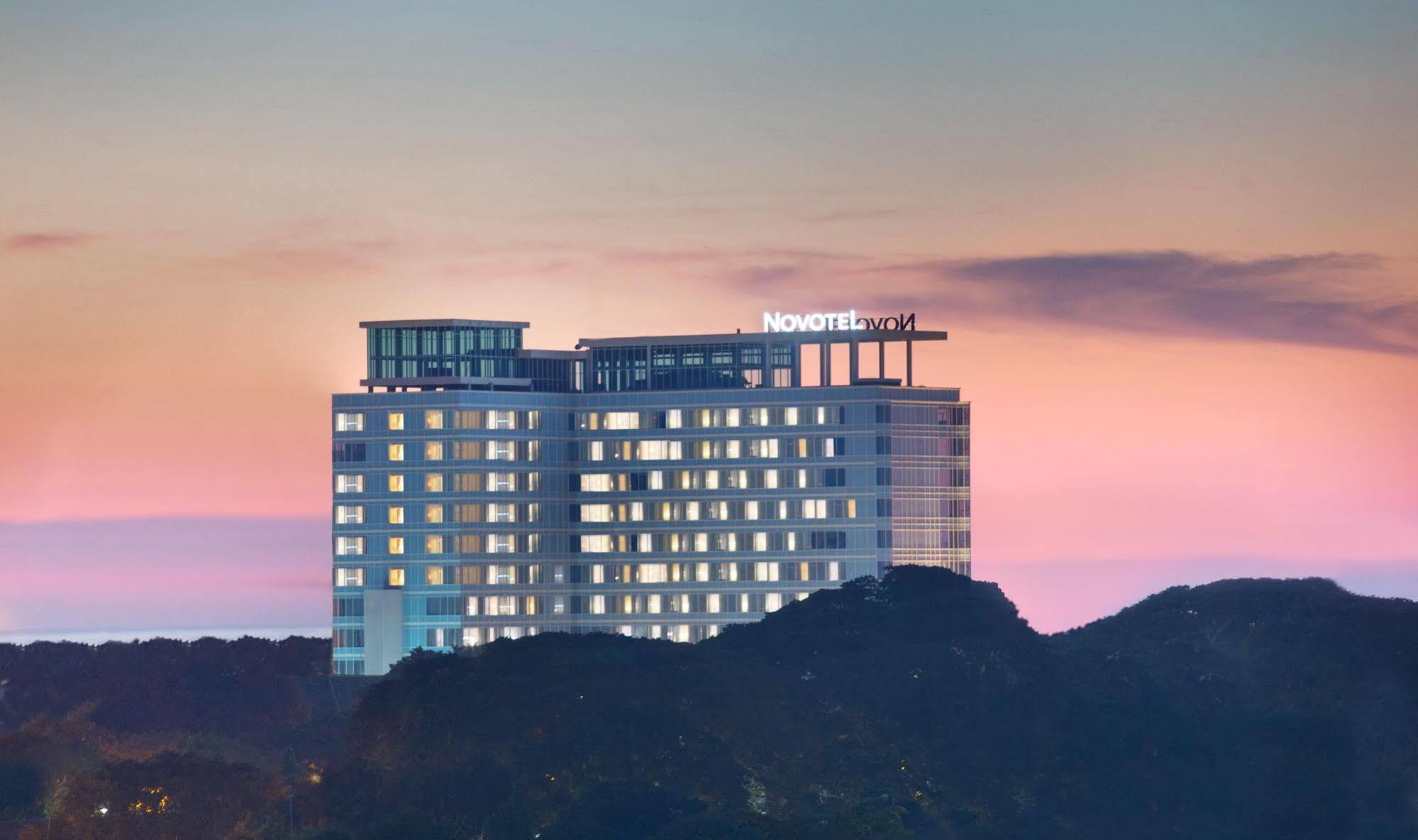 Novotel Grand Shayla 4*